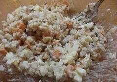 «Рыбный салат с рисом» - приготовления блюда - шаг 7