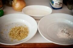 «Яичница в луковых колечках» - приготовления блюда - шаг 1