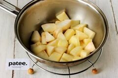 «Куриные рулетики с яблоками и изюмом» - приготовления блюда - шаг 4