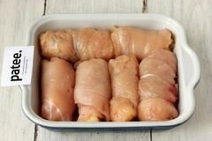 «Куриные рулетики с яблоками и изюмом» - приготовления блюда - шаг 9