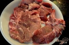 «Хрустящие свиные отбивные на меду» - приготовления блюда - шаг 1