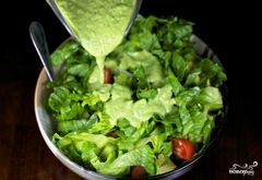 «Зеленый салат с помидорами и авокадо» - приготовления блюда - шаг 10