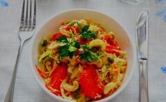 «Зимний салат с квашеной капустой» - приготовления блюда - шаг 6