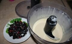 «Маффины с черной смородиной» - приготовления блюда - шаг 2
