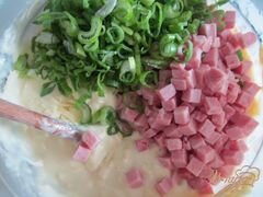 «Лепешки с кусочками бекона, сыром и зеленым луком» - приготовления блюда - шаг 2