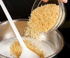 «Кокосовый рис со сливами в карамели» - приготовления блюда - шаг 2