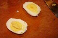 «Яйца фаршированные с голубым сыром» - приготовления блюда - шаг 3