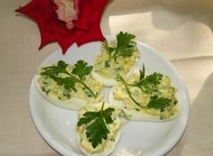 «Яйца фаршированные с голубым сыром» - приготовления блюда - шаг 6