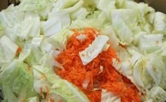 «Салат с пекинской капустой и дайконом "Пикантный"» - приготовления блюда - шаг 4