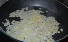 «Семга под сметанно-грибным соусом» - приготовления блюда - шаг 4