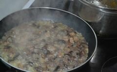 «Семга под сметанно-грибным соусом» - приготовления блюда - шаг 5