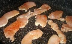 «Легкий салат с курицей без майонеза» - приготовления блюда - шаг 6