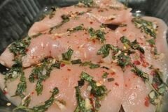 «Куриные грудки с базиликом» - приготовления блюда - шаг 3