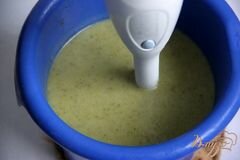 «Брокколи крем-суп с творожной горгонзолой» - приготовления блюда - шаг 6