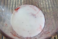 «Клубничное молоко» - приготовления блюда - шаг 5