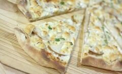 «Пицца с грушей и сыром горгондзола» - приготовления блюда - шаг 6