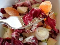 «Салат из красного салатного цикория с орехами, яблоками и мандаринами» - приготовления блюда - шаг 8