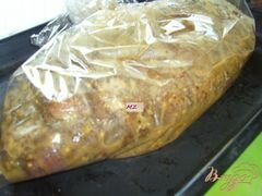 «Свинина запеченная в рукаве с соусом из лука порея и чернослива» - приготовления блюда - шаг 6