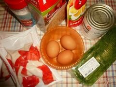 «Салат сытный с крабовым мясом и красной икрой» - приготовления блюда - шаг 1