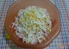 «Салат сытный с крабовым мясом и красной икрой» - приготовления блюда - шаг 3