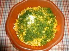 «Салат сытный с крабовым мясом и красной икрой» - приготовления блюда - шаг 5