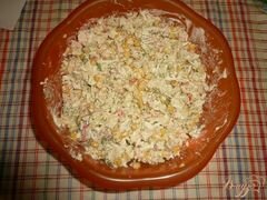 «Салат сытный с крабовым мясом и красной икрой» - приготовления блюда - шаг 6