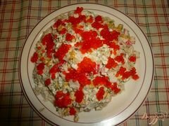 «Салат сытный с крабовым мясом и красной икрой» - приготовления блюда - шаг 7