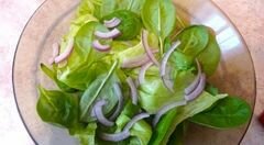 «Пикантный салат с грушей и сыром с плесенью» - приготовления блюда - шаг 1