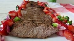 «Жареный говяжий стейк с клубничной сальсой» - приготовления блюда - шаг 7