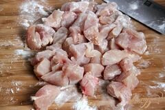 «Гратин из картофеля с куриным рагу под миндальной корочкой» - приготовления блюда - шаг 2