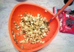 «Быстрый салат с фасолью» - приготовления блюда - шаг 8