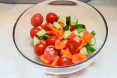 «Отличный овощной салат с грибами» - приготовления блюда - шаг 2