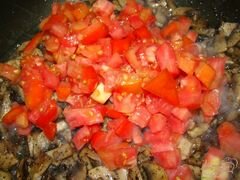 «Спагетти с грибами и помидорами» - приготовления блюда - шаг 5