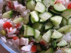 «Салат с крабовыми палочками, рисом и зеленым горошком» - приготовления блюда - шаг 3