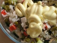 «Салат с крабовыми палочками, рисом и зеленым горошком» - приготовления блюда - шаг 4
