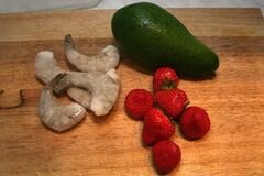 «Салат из креветок с авокадо» - приготовления блюда - шаг 1