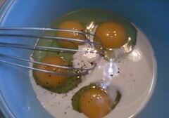«Омлет на сливках с зелеными оливками» - приготовления блюда - шаг 3
