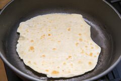 «Быстрые и простые лепешки на сковороде» - приготовления блюда - шаг 3