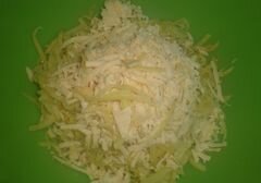 «Драники с колбасой и сыром» - приготовления блюда - шаг 2