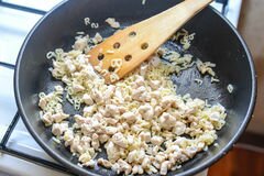 «Яичная запеканка с курицей и лапшой» - приготовления блюда - шаг 4