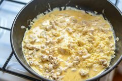 «Яичная запеканка с курицей и лапшой» - приготовления блюда - шаг 5