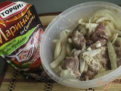 «Свинина в чесночном маринаде с картофелем в духовке» - приготовления блюда - шаг 2