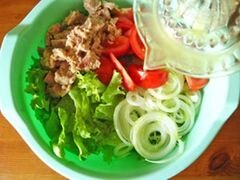 «Салат из латука и тунца» - приготовления блюда - шаг 5