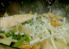 «Макароны с курицей и козьим сыром» - приготовления блюда - шаг 6
