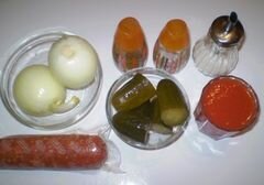 «Подливка томатная с жареными огурцами» - приготовления блюда - шаг 1
