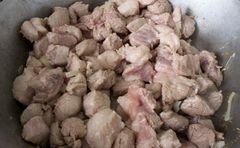 «Свинина тушеная с сельдереем, морковью и капустой» - приготовления блюда - шаг 4