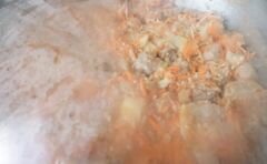 «Свинина тушеная с сельдереем, морковью и капустой» - приготовления блюда - шаг 8
