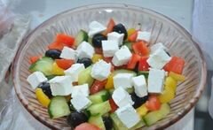 «Греческий салат» - приготовления блюда - шаг 5
