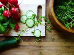 «Салат с ростками гороха и редисом» - приготовления блюда - шаг 1