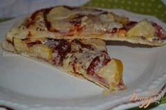 «Пицца с бастурмой и яблоком» - приготовления блюда - шаг 5